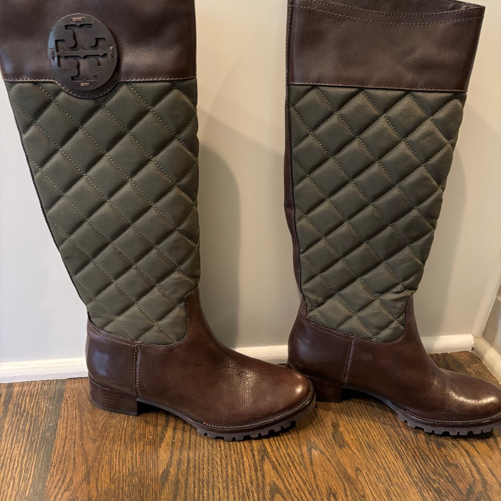 Tory Burch quilted boot size 5.5
